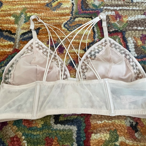 🌺Sale🎉🌺💥 NWT VICTORIA SECRET TRIANGLE SATIN BRALETTE - Picture 6 of 10